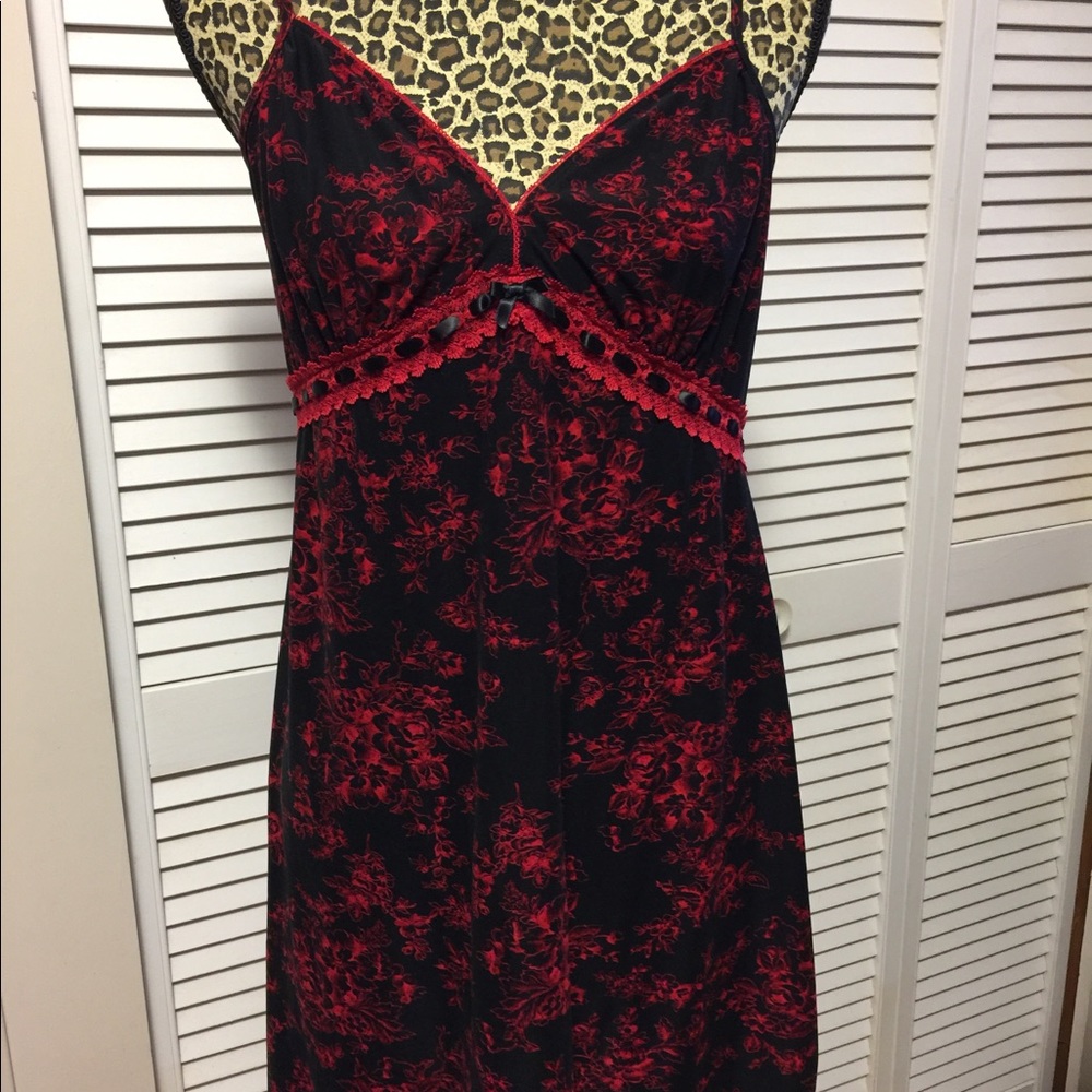 Chemise, red and black.